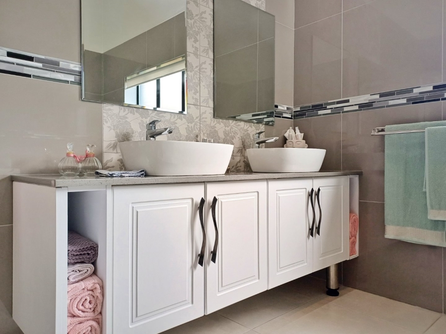 4 Bedroom Property for Sale in Tergniet Western Cape